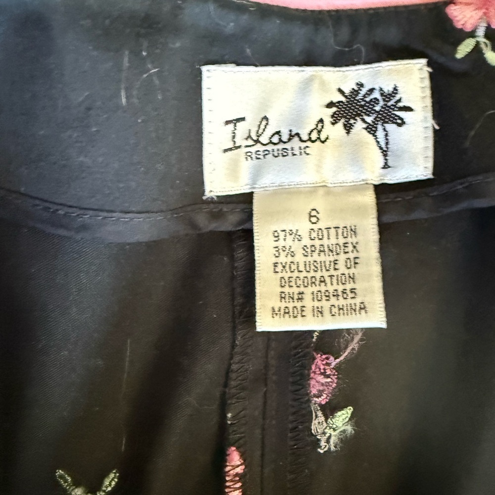 Island Republic, ladies, size 6, cotton pants, exc condition, black/ pink roses - Picture 8 of 14